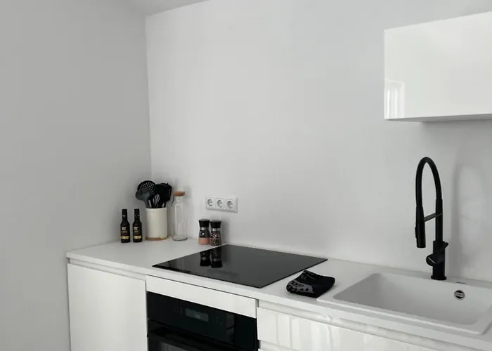 Nada Apartment, Uvala Koramaslinova, Brac * Milna (Brac)